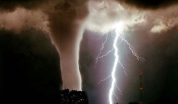 Vòi rồng- sự nổi giận của thượng đế