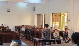 Lao vào chỗ làm việc đâm người tình vì ghen