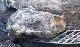 Từ chục tỷ, tảng đá bán quý nặng 30 tấn 'rớt giá' xuống còn 60 triệu đồng