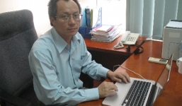 Đại gia nghìn tỷ 'ung dung' lái xe Dream cũ đi làm