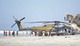 Video: Trực thăng quân sự Mỹ đáp khẩn cấp xuống bãi biển 
