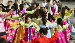 Video: Người Triều Tiên nhảy disco mừng sinh nhật lãnh tụ 