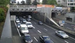 Cướp túi trang sức hơn 5 triệu USD qua cửa xe nhân lúc tắc đường