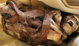 Phát hiện xác ướp 900 năm bị trói chằng chịt ở giữa đường