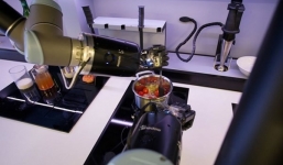 Xuất hiện Robot đầu bếp đầu tiên trên thế giới