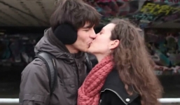 Nói 'I Love You' bằng 100 thứ tiếng khác nhau