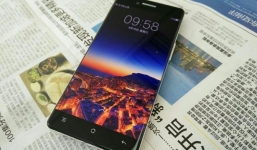 Siêu phẩm Oppo R7 khoe ảnh màn hình không viền