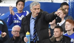 HLV Mourinho phấn khích với chiến thắng trước MU