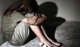 Cha xâm hại tình dục hai con gái trong thời gian vợ bỏ đi