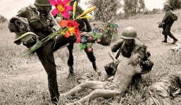 Triển lãm ảnh “Hoa nơi chiến trường” bị tạm giữ