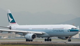 Một phi công bị bắt vì mang dao lên máy bay