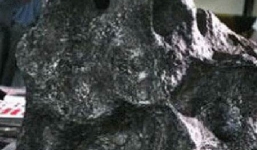 Người đàn bà rao bán cục đồng đen 'khủng' với giá 100 tỷ