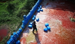 Rùng mình 'dòng sông máu' xuất hiện tại Trung Quốc