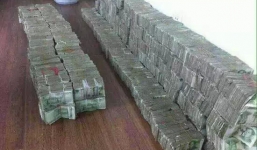 Nữ đại gia vác trăm triệu tiền lẻ đi mua xe hơi