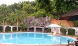 Hoảng hốt phát hiện nam sinh chết chìm dưới đáy bể bơi