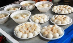 Bánh trôi, bánh chay đắt khách trong ngày Tết Hàn Thực