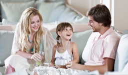 Cách giữ lửa cho hạnh phúc gia đình thời hiện đại