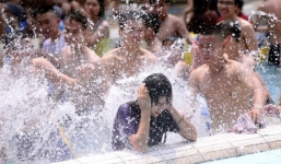 Lời kể của nữ sinh bị 'quây' hội đồng tại Công viên Nước Hồ Tây