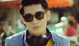 Quang Đăng lạnh lùng làm mẫu ảnh