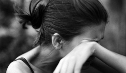 Không về đưa tang mẹ chồng kịp, tôi bị cả nhà xỉa xói