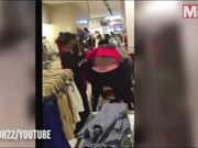 Video: 5 phụ nữ đánh nhau như côn đồ trong tiệm quần áo