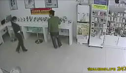 Cười vỡ bụng với những tên trộm gặp nạn khi hành sự