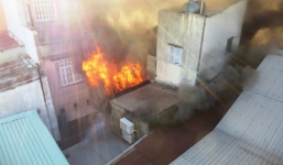 Căn nhà chứa sơn ở Sài Gòn chìm trong biển lửa, người dân chạy tán loạn