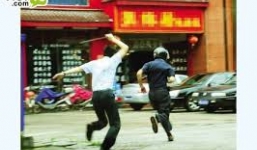 Thanh niên bị chém nhiều nhát vào đầu vì đứng xem đánh nhau