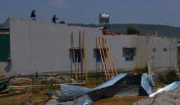 Video: Lốc xoáy làm hàng trăm căn nhà bị tốc mái ở Lâm Đồng