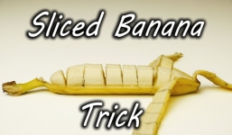 Mẹo cắt chuối mà không cần lột vỏ