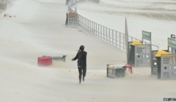 Video: Nhà trôi theo lũ trong trận bão lịch sử ở Australia