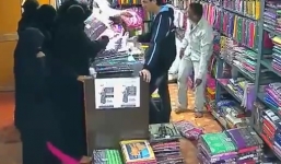 Video: Nữ quái trộm đồ nhanh như chớp