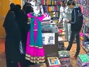 “Nữ quái” váy đen trộm đồ nhanh như chớp