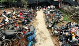 Đại gia đồng nát ôm khối tiền trăm tỉ, lái 2 xe sang, ở vài biệt thự