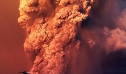 Video: Kinh hoàng núi lửa phun trào trở lại sau 42 năm ngủ yên tại Chile