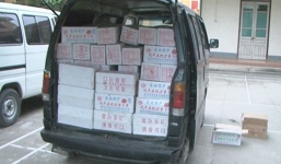 Bắt hàng tấn thực phẩm từ Trung Quốc nhập lậu vào Việt Nam