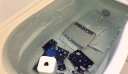 Bị 'cắm sừng', cô gái 'hạ thủy' cả BST Apple của người yêu