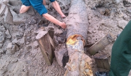 Phát hiện bom “khủng” nặng 300 kg dưới lòng sông