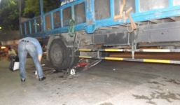 Thương tâm người phụ nữ bị xe tải cán nát hai chân