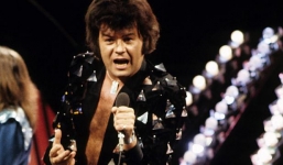 Chùm ảnh danh ca 'yêu râu xanh' Anh quốc từng sa lưới tại Việt Nam