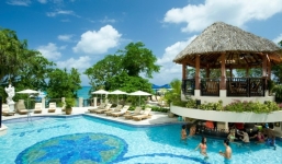 Du lịch nhân dịp 30/4 -1/5 tại khách sạn tuyệt đẹp với 105 hồ bơi