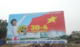 Pano thảm họa chào mừng 30/4: Cô gái dị tật cả hai tay do đâu?