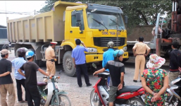 Đi xin việc thanh niên chết thảm dưới bánh xe tải