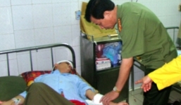 Côn đồ dùng dao, búa truy sát làm hai công an trọng thương