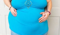 Ấn tượng với người phụ nữ có vòng bụng 244cm vẫn thu hút đàn ông