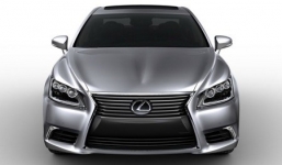 Bắt quả tang đường dây buôn lậu xe Lexus từ Campuchia về Việt Nam