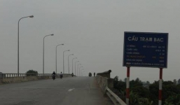 Thai phụ 5 tháng nhảy cầu tự tử: Chồng cũng lao theo