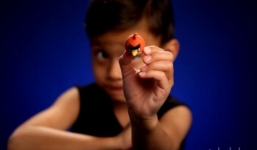 Những nhóc tỳ kiếm tiền tỷ mỗi tháng nhờ Youtube