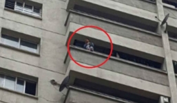 Bé trai vắt vẻo ban công tầng 12: Vỡ òa vì con được cứu