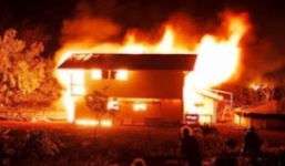 Đau đớn thấy mẹ cháy đen trước mặt